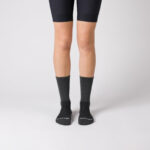 nologo donkergrijze sokken: het toonbeeld van comfort en stijl voor competitieve en stijlvolle fietsers.