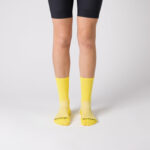 nologo gele sokken: een basisstuk in de garderobe van elke fietser, die comfort en stijl combineert.