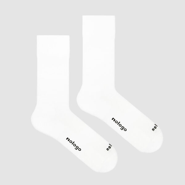nologo gravel white cycling socks: ideal for rugged off-road trails