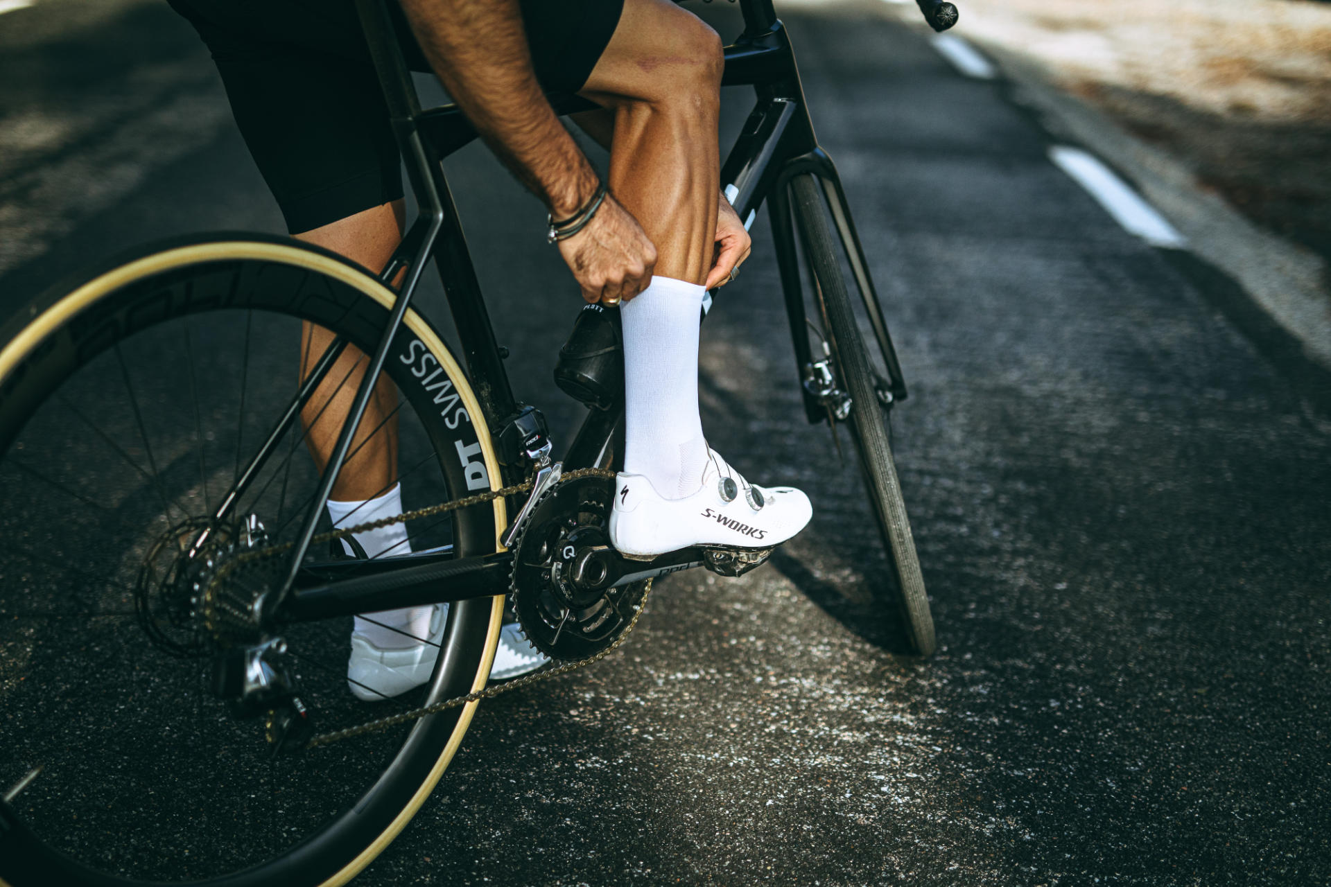 stijlvolle minimalistische fietssokken van nologo